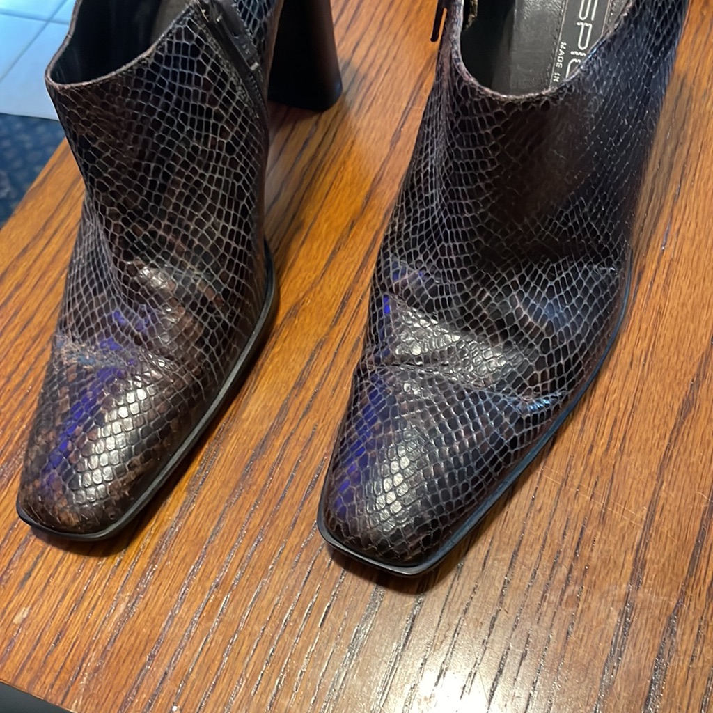 Via Spiga Snake Skin Textured Booties Made In Italy Size 8narrow
